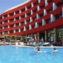 Отель Mena Palace Hotel - Все включено Болгария, Солнечный берег - 2 отзыва об отеле, цены и фото номеров - забронировать отель Mena Palace Hotel - Все включено онлайн бассейн фото 3