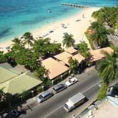 Отель Ocean Suite Beach Front at Mobay Club Ямайка, Монтего-Бей - отзывы, цены и фото номеров - забронировать отель Ocean Suite Beach Front at Mobay Club онлайн пляж