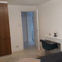 Отель Design Flat in Finchley Road удобства в номере