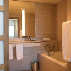 Отель Novotel Casablanca City Center Марокко, Касабланка - 1 отзыв об отеле, цены и фото номеров - забронировать отель Novotel Casablanca City Center онлайн ванная фото 2