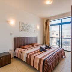 Отель Seashells 2-Bedroom Apartment Мальта, Буджибба - отзывы, цены и фото номеров - забронировать отель Seashells 2-Bedroom Apartment онлайн комната для гостей фото 3