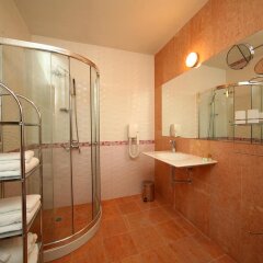 Отель City Pleven Болгария, Плевен - отзывы, цены и фото номеров - забронировать отель City Pleven онлайн ванная