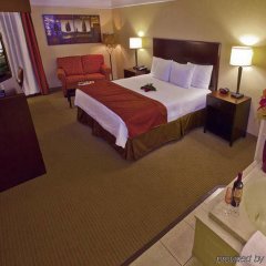 Отель La Quinta Inn & Suites by Wyndham OKC North - Quail Springs США, Оклахома-Сити - отзывы, цены и фото номеров - забронировать отель La Quinta Inn & Suites by Wyndham OKC North - Quail Springs онлайн комната для гостей фото 5
