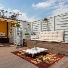 Отель 1 Br Penthouse Vintage Suites With Terrace - Hoa 42149 фото 2