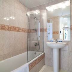 Отель Grand Latina Apartment Испания, Мадрид - отзывы, цены и фото номеров - забронировать отель Grand Latina Apartment онлайн ванная