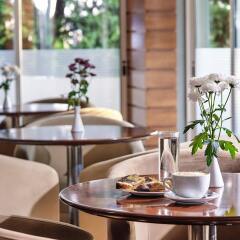 Отель Blazer Suites Hotel Греция, Афины - 1 отзыв об отеле, цены и фото номеров - забронировать отель Blazer Suites Hotel онлайн питание фото 2