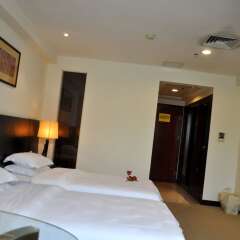 King Garden Hotel сейф в номере
