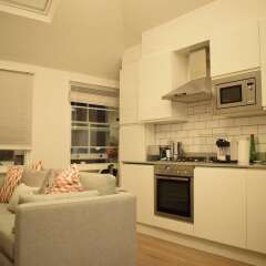 Отель 1 Bedroom Covent Garden Flat Sleeps 4 в номере