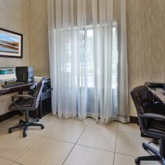 Отель Holiday Inn Express & Suites Geneva Finger Lakes интерьер отеля фото 3