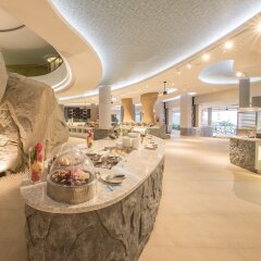 Отель Crest Resort & Pool Villas питание фото 3