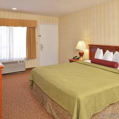 Отель Best Western Plus Raffles Inn & Suites комната для гостей фото 2
