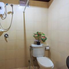 Отель The Grand Orchid Inn ванная фото 2