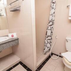 Отель Nida Rooms Charoenrat Bangklo Boulevard At Howard Square Таиланд, Бангкок - отзывы, цены и фото номеров - забронировать отель Nida Rooms Charoenrat Bangklo Boulevard At Howard Square онлайн ванная
