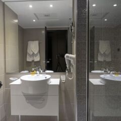 Отель Grand Hotel Shumen Болгария, Шумен - отзывы, цены и фото номеров - забронировать отель Grand Hotel Shumen онлайн ванная фото 2