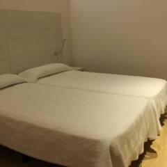 Отель Hostal Fina Испания, Барселона - отзывы, цены и фото номеров - забронировать отель Hostal Fina онлайн комната для гостей фото 4