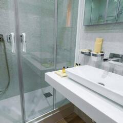 Гостиница Villa Adriano в Красной Поляне отзывы, цены и фото номеров - забронировать гостиницу Villa Adriano онлайн Красная Поляна ванная