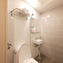 Отель K-Guesthouse Myeongdong 4 Южная Корея, Сеул - отзывы, цены и фото номеров - забронировать отель K-Guesthouse Myeongdong 4 онлайн ванная фото 2