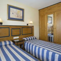 Hotel Pyr Fuengirola сейф в номере