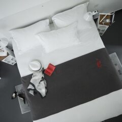 Отель Collège Hôtel сейф в номере