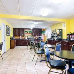 Отель Comfort Inn University Center гостиничный бар