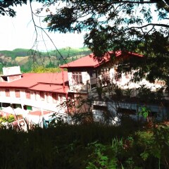 Отель Kent Holiday Inn