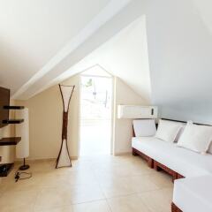 Отель Las Terrazas VIP Pool Beach Club & Spa сейф в номере