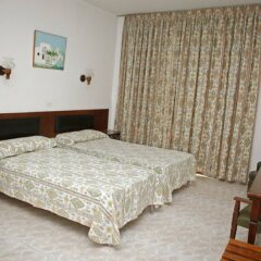 Отель Hostal Cervantes комната для гостей фото 3