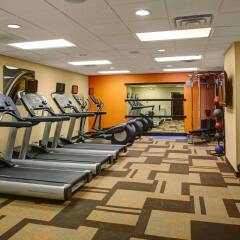 Отель Courtyard Columbus Downtown фитнесс-зал