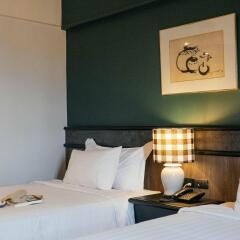 Отель The Dynasty Hotel Таиланд, Бангкок - отзывы, цены и фото номеров - забронировать отель The Dynasty Hotel онлайн сейф в номере