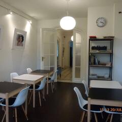 Отель Living in Brûsel, Urban B&B развлечения