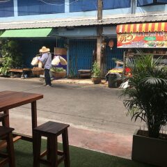 Отель The Baan Nathong парковка