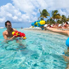 Отель Grand Lucayan Большая Багама приотельная территория
