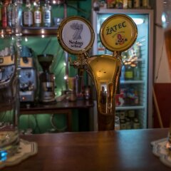 Отель Clown and Bard Hostel Чехия, Прага - отзывы, цены и фото номеров - забронировать отель Clown and Bard Hostel онлайн гостиничный бар