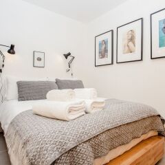Отель Modern Central 1-bed In Clerkenwell - Sleeps 4! Лондон комната для гостей