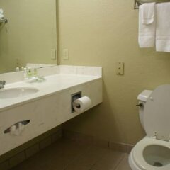Отель Country Inn & Suites By Carlson Columbus-North Колумбус ванная фото 2