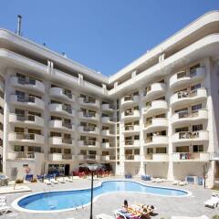 Hotel Salou Beach by Pierre & Vacances бассейн