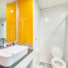 Отель Bangkok Cha-Da Hotel Таиланд, Бангкок - отзывы, цены и фото номеров - забронировать отель Bangkok Cha-Da Hotel онлайн ванная фото 2