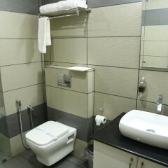 Vazhappilly Residency in Kodungallur, India from 88$, photos, reviews - zenhotels.com bathroom