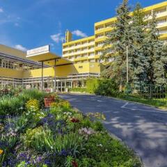 Отель Hunguest Helios Хевиз парковка