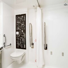 Отель ibis London City - Shoreditch Великобритания, Лондон - 2 отзыва об отеле, цены и фото номеров - забронировать отель ibis London City - Shoreditch онлайн ванная
