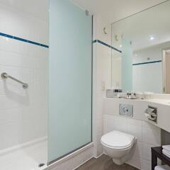 Отель DoubleTree By Hilton London Excel ванная