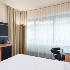 Отель NH Düsseldorf City Германия, Дюссельдорф - 2 отзыва об отеле, цены и фото номеров - забронировать отель NH Düsseldorf City онлайн комната для гостей фото 3