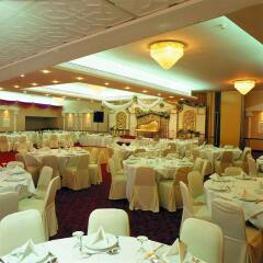 Отель Occidental Sharjah Grand