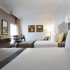 Отель Holiday Inn Abu Dhabi Downtown комната для гостей