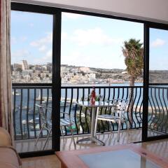 Апартаменты Harbour Lights Apartments балкон