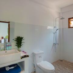 Отель An Bang Rainbow Beach Homestay Хойан ванная фото 2
