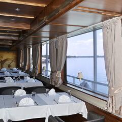 Отель Compass River City Boatel спа
