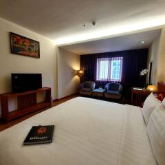 Saigon Hotel сейф в номере