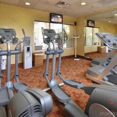 Отель Holiday Inn Raleigh Durham Airport фитнесс-зал фото 2