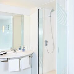 Отель ibis budget Zurich City West Швейцария, Цюрих - 1 отзыв об отеле, цены и фото номеров - забронировать отель ibis budget Zurich City West онлайн ванная